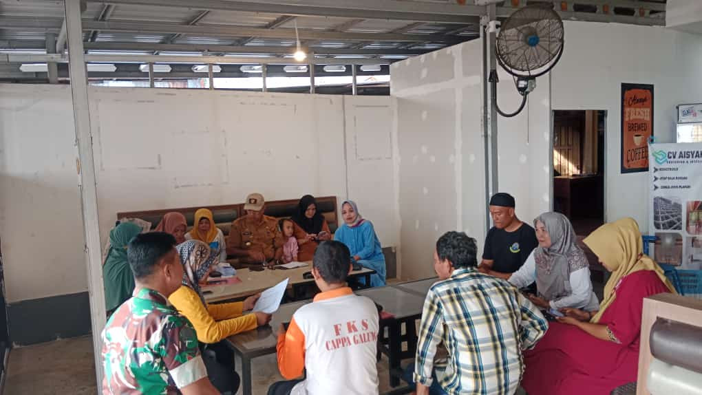 Rapat Koordinasi Persiapan Lomba Kamp. KB yang dihadiri oleh Lurah, Ketua LPMK, Ketua TP. PKK, Babinsa, Babinkamtibmas, Kader Posyandu, Rumah Dataku, Kamp. KB dan Ketua RT/RW