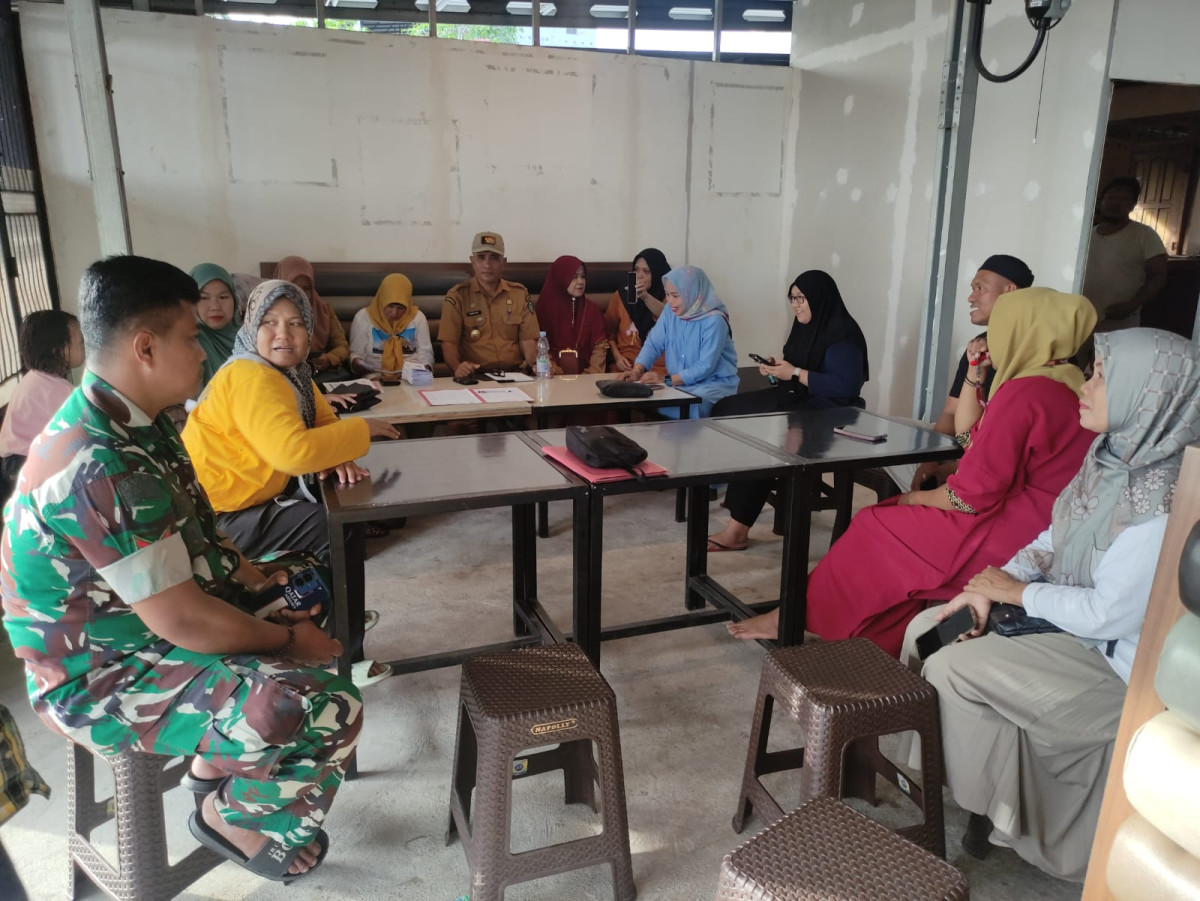 Rapat Koordinasi Persiapan Lomba Kamp. KB yang dihadiri oleh Lurah, Ketua LPMK, Ketua TP. PKK, Babinsa, Babinkamtibmas, Kader Posyandu, Rumah Dataku, Kamp. KB dan Ketua RT/RW