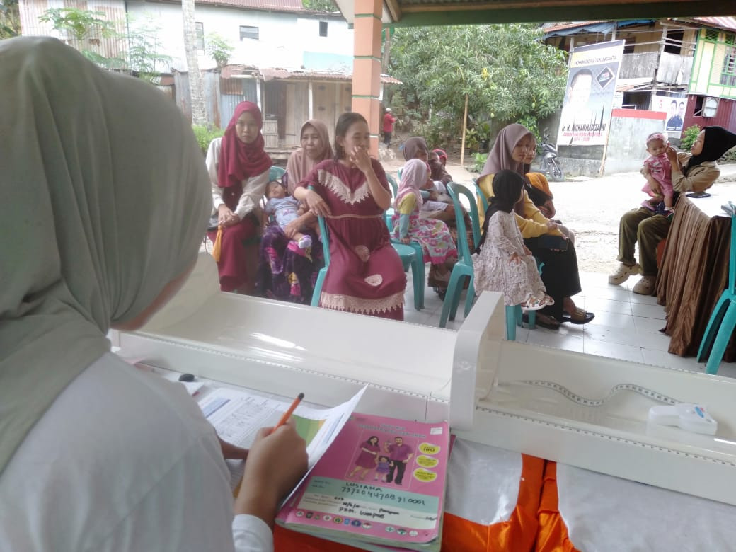 Melaksanakan Kegiatan Posyandu