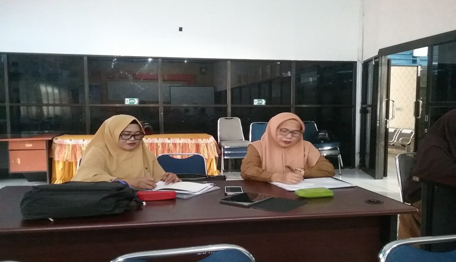 Memberikan Edukasi terkait Kewirausahaan oleh Penyuluh KB, Pengurus Kamp. KB "Geddongnge", para Akseptor dan Warga Sekitar