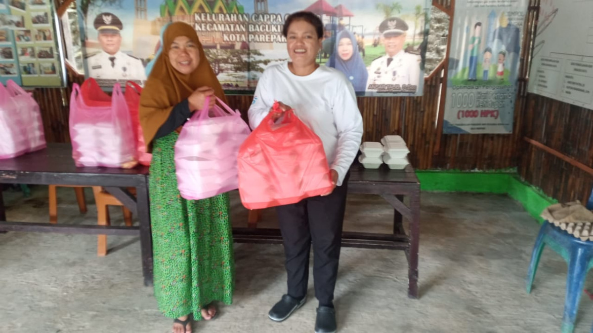 Melaksanakan PMT DASHAT untuk Baduta/Balita Stunting di Jln. Keterampilan RT 01 RW 02 oleh Penyuluh KB, Kader Rumah Gizi dan Pengurus Kamp. KB "Geddongnge"