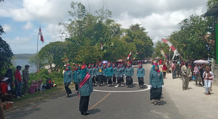 Gerak jalan indah ibu PKK dan karang taruna dalam rangka memperingati HUT RI ke 78