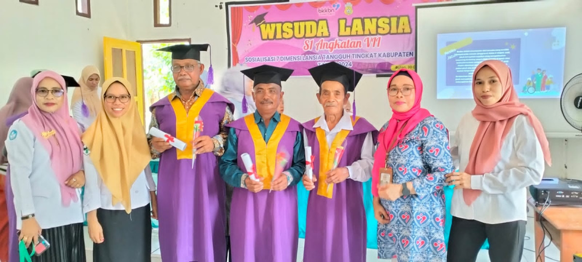 WISUDA LANSIA