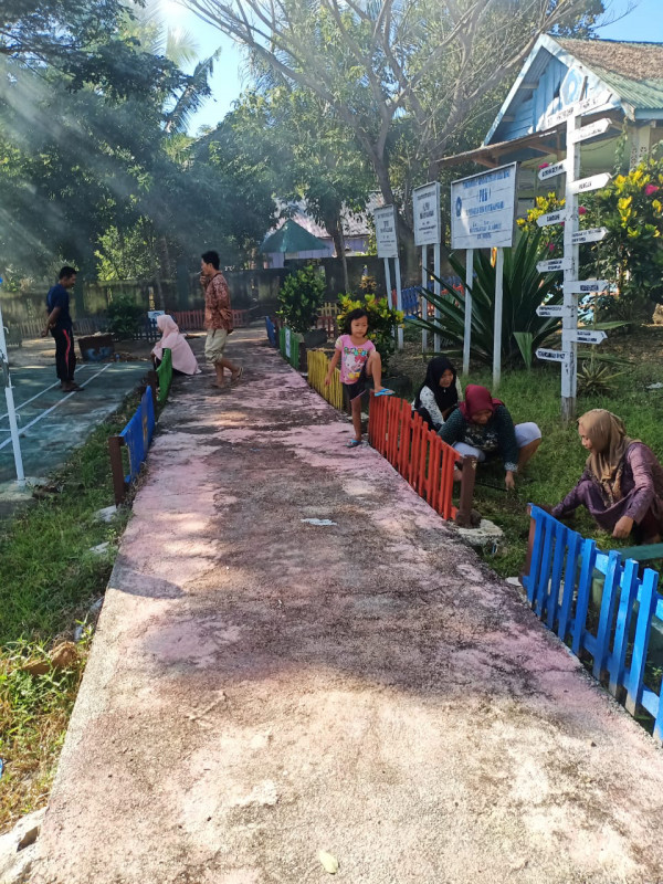 kerja Bakti di lingkungan kantor lurah