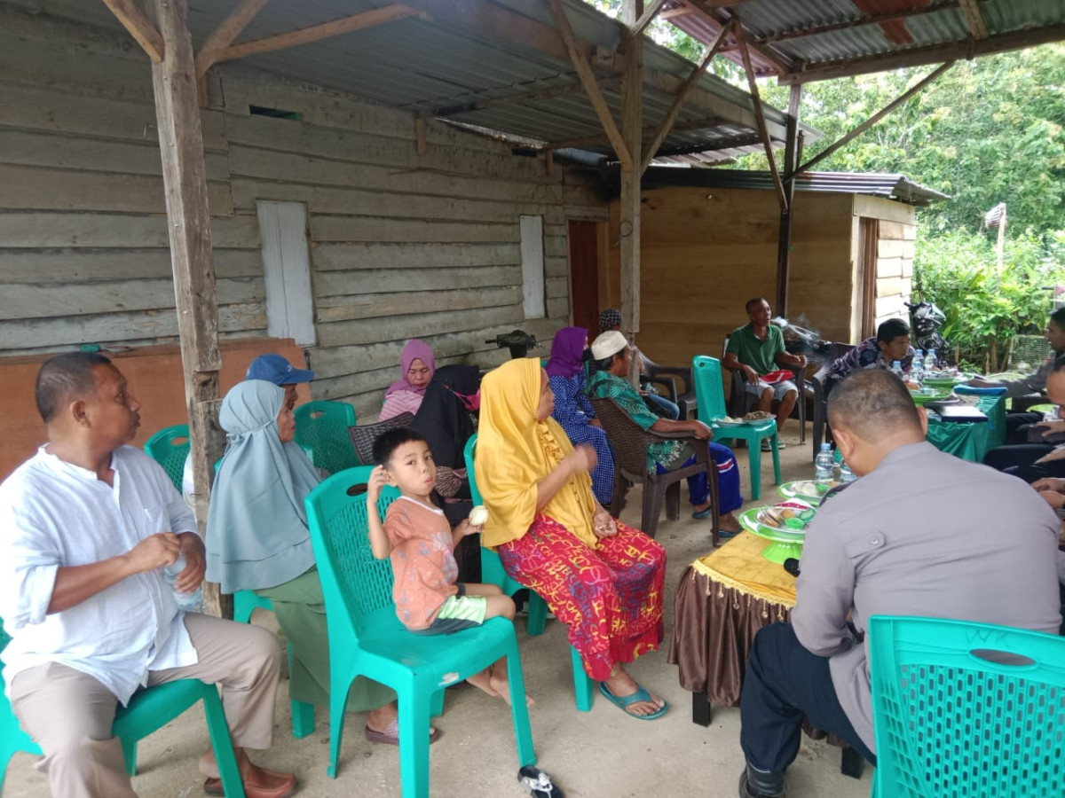 pertemuan Jum'at Curhat di kampung KB di desa Watukalangkari