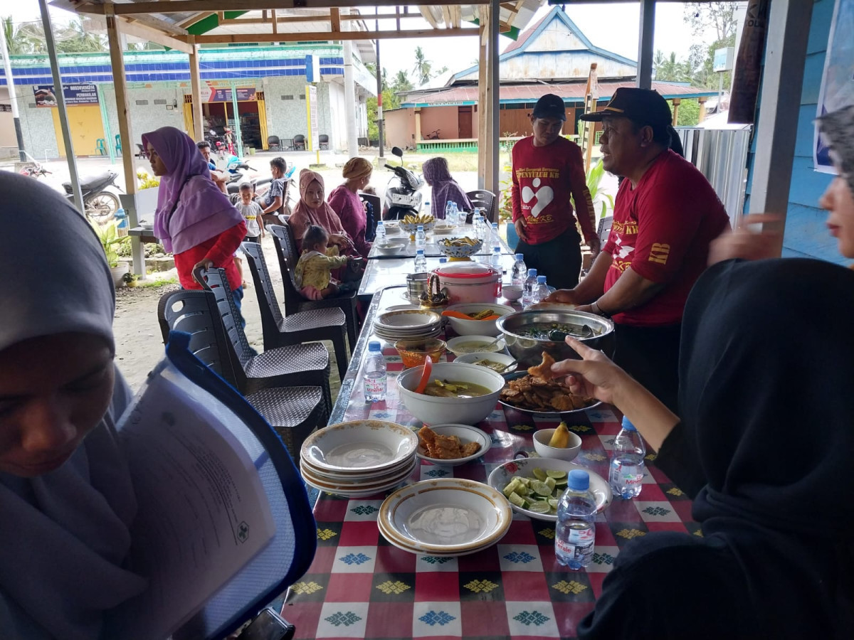 penyajian menu pangan lokal bagi KRS  di kampung keluarga berkualitas desa jabal nur