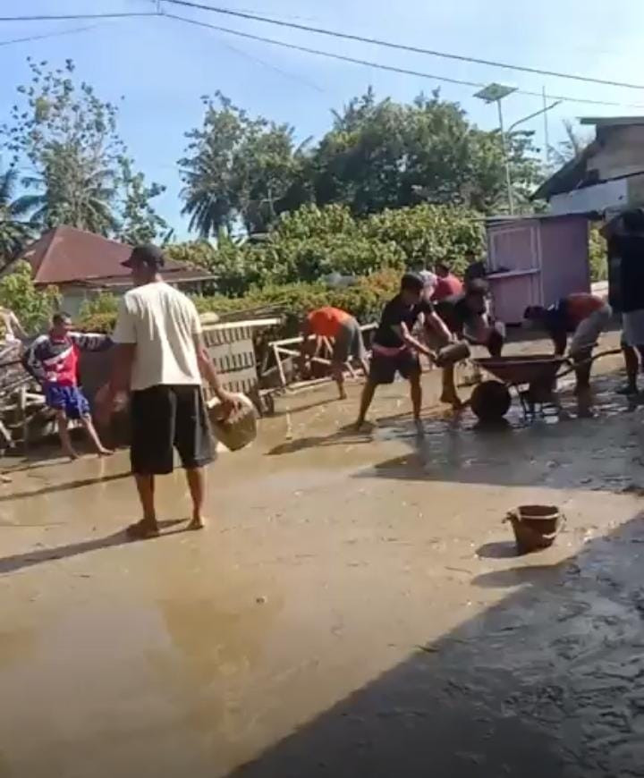 GOTONG ROYONG PASCA BENCANA BANJIR