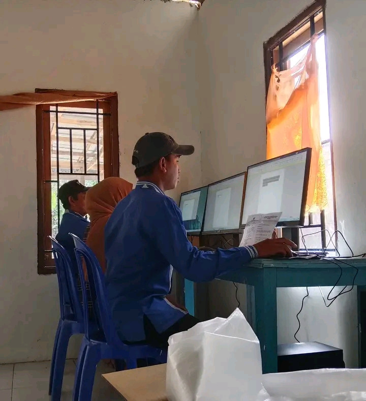 Belajar Komputer aparat desa