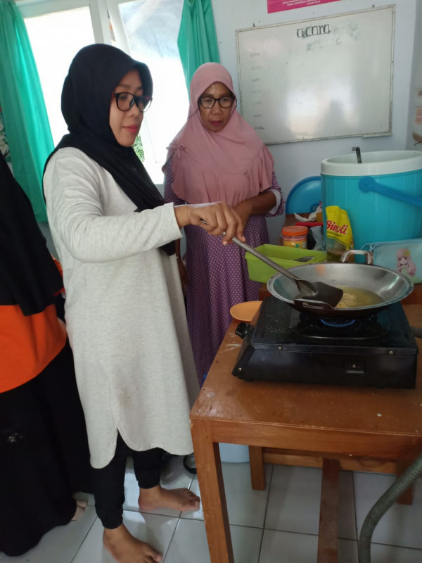 DEMO MASAK OLEH IBU PKK DAN KADER 