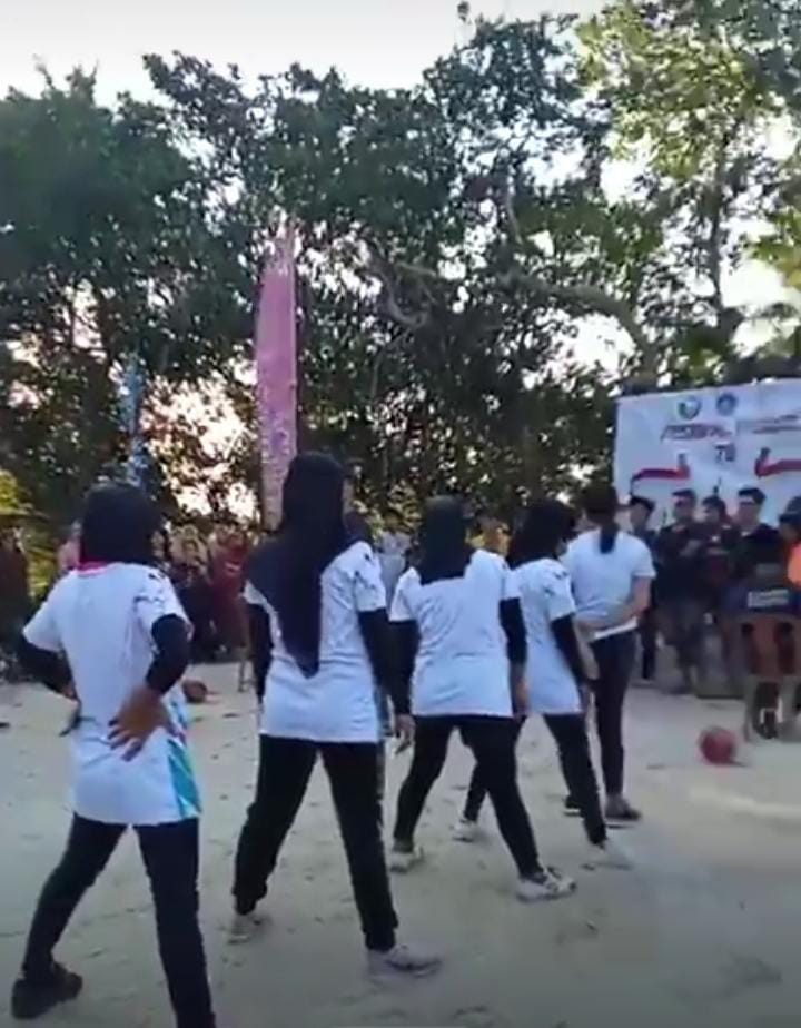 lomba bola gotong