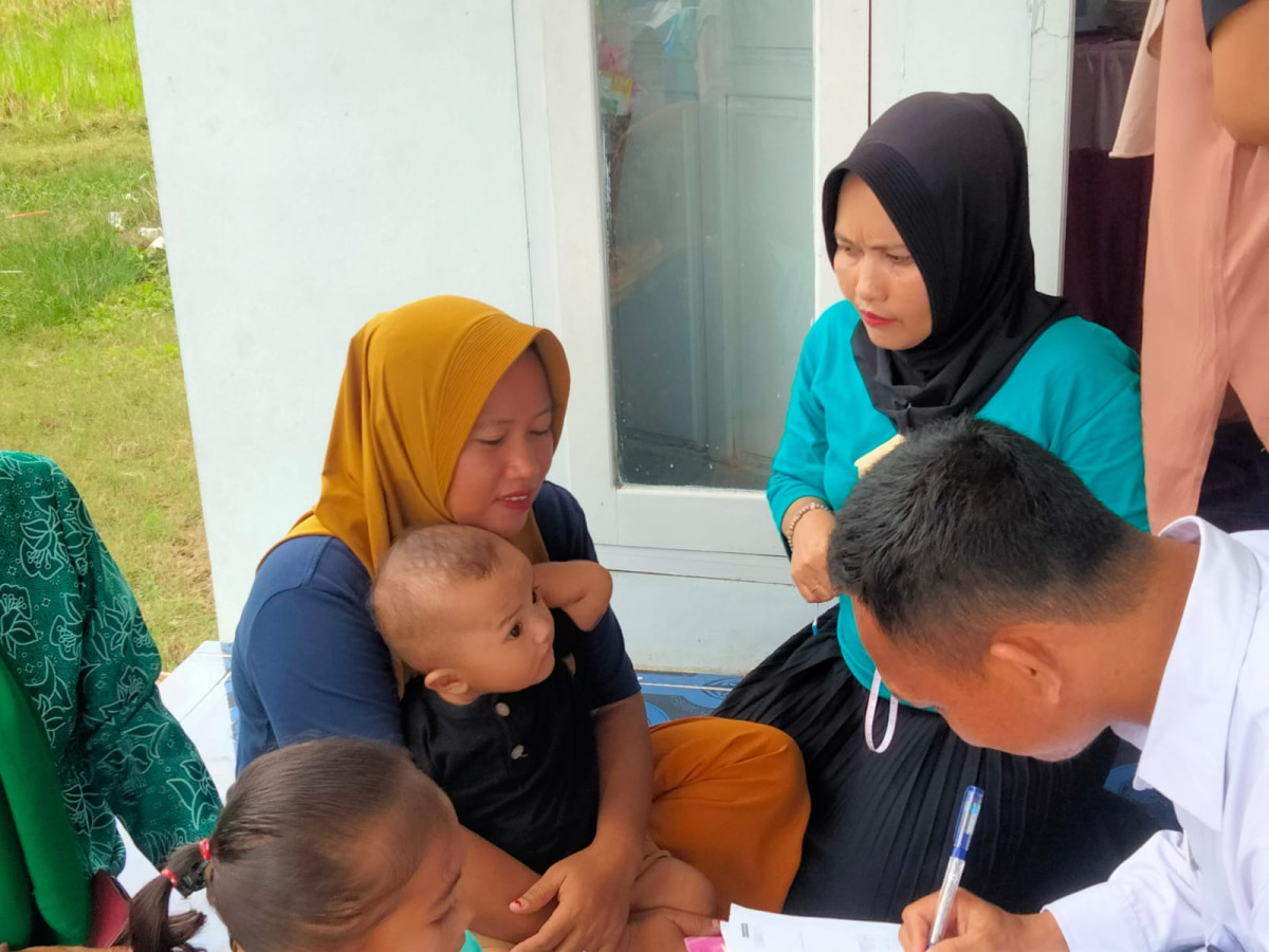 Penyuluhan/KIE oleh Penyuluh KB tentang Jenis Alat dan Obat Kontrasepsi kepada PUS (Pasangan Usia Subur)