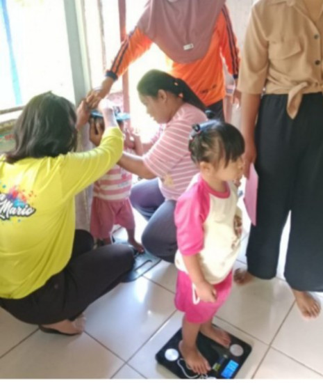 TpK terlibat langsung memantau tumbuh kembang balita di posyandu kutilang