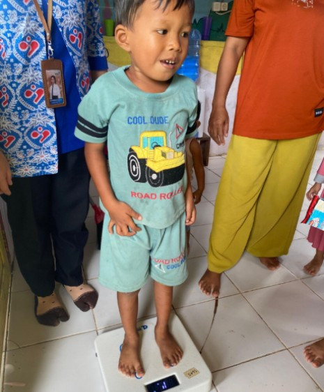 Pemantauan pertumbuhan Balita melalui penimbangan Berat badan dan pengukuran lainnya