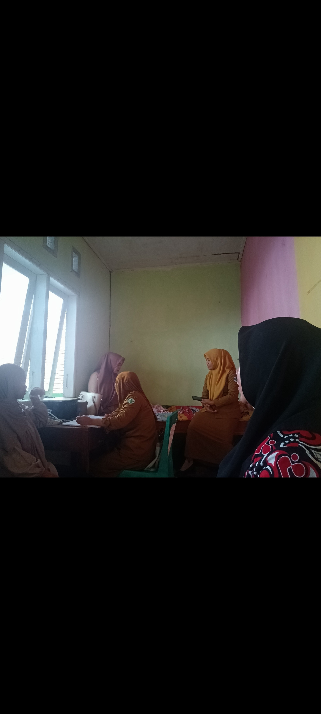 Mendampingi Ibu hamil pemeriksaan bersama TPK