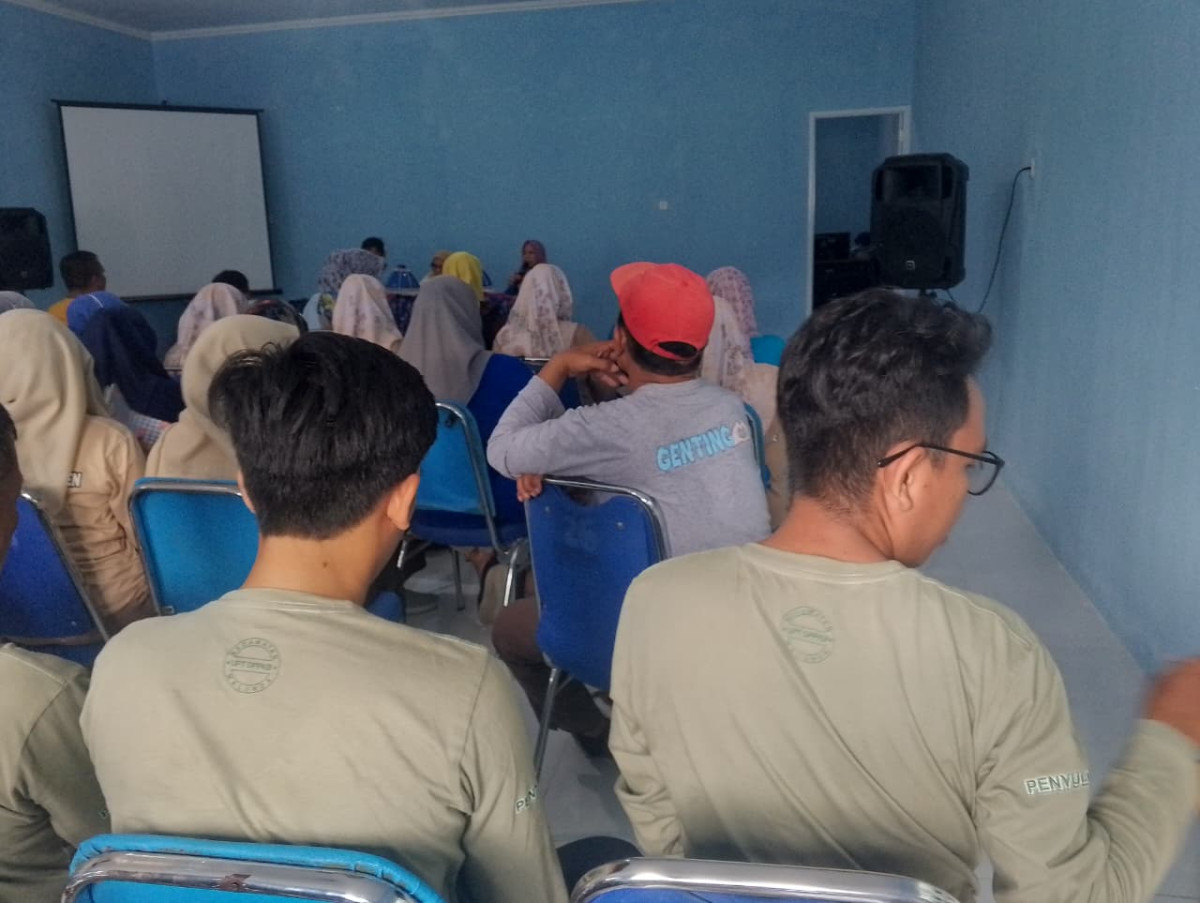 Sosialisasi Gerakan Ayah Teladan (DEKAT) di Kampung KB Desa Maliaya