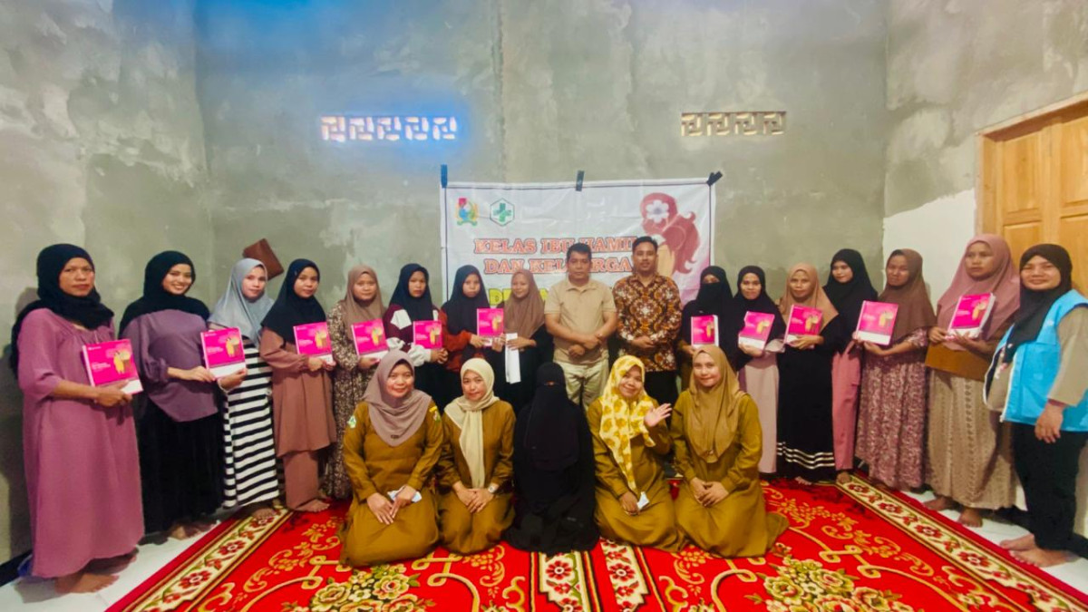 Melakukan Kelas Ibu Hamil Bersama Dengan Bidan Puskesmas Malunda