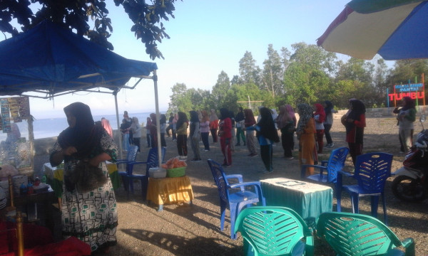 Senam Jantung Sehat di Pantai Wisata Bahari Desa Tumbu