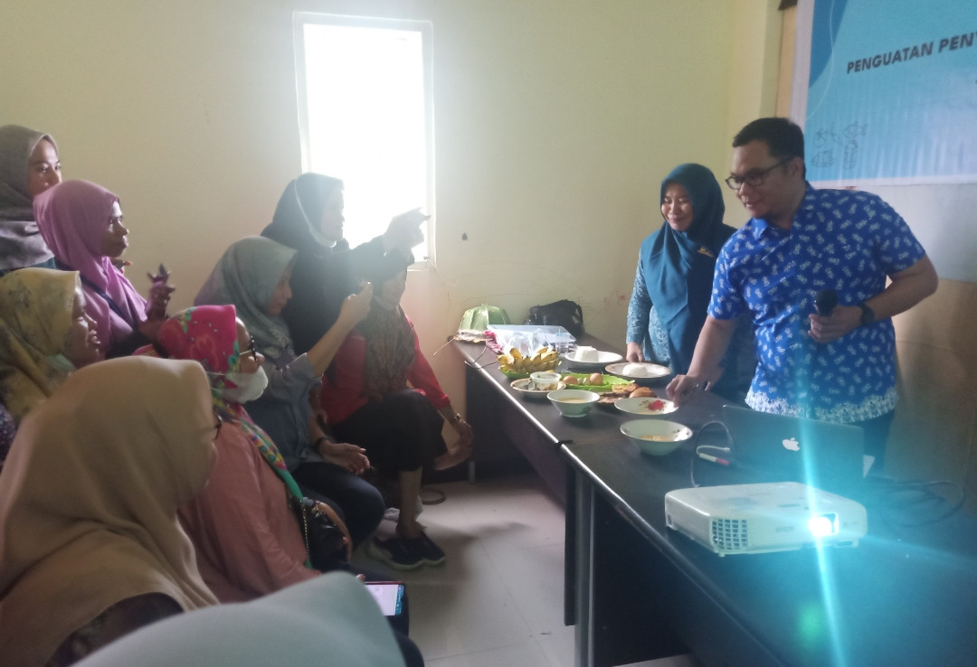 Penguatan Penyelenggaraan Dapur Sehat atasi Stunting (DAHSAT) di Kampung Keluarga Berkualitas Tingkat Kabupaten Mamuju Tengah