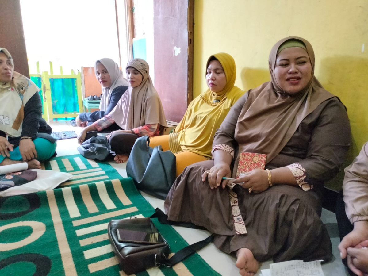 Pertemuan rutin kader IMP Kampung KB Batumerah