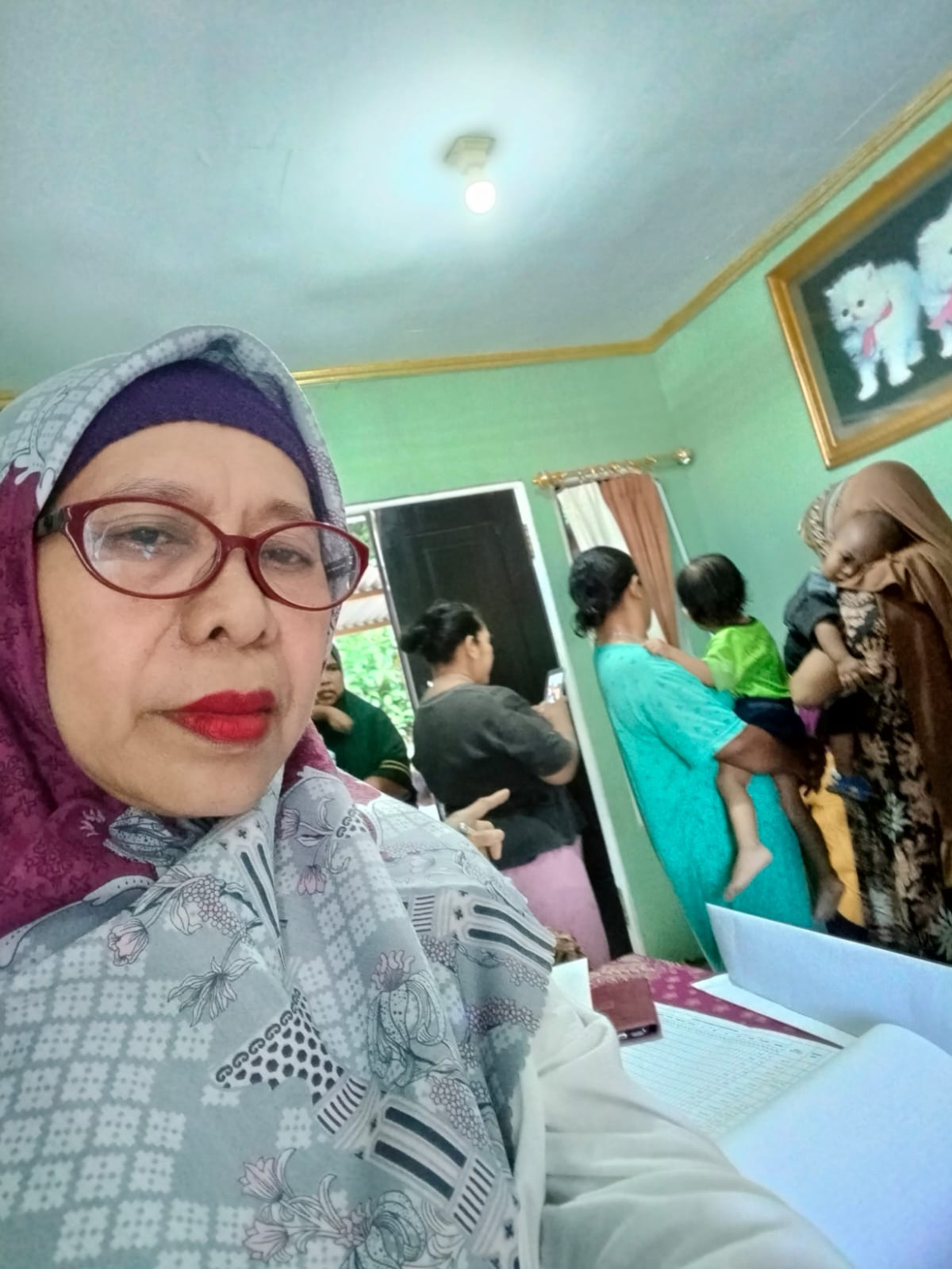 Kunjungan ibu PKK kecamatan Sirimau ke posyandu Blok N dalam rangka persiapan kedatangan Ibu Parenting Kota