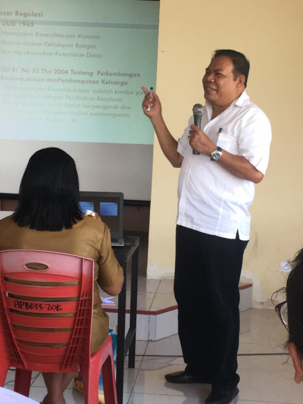 Ketua Fapsedu Kota Ambon memberi materi