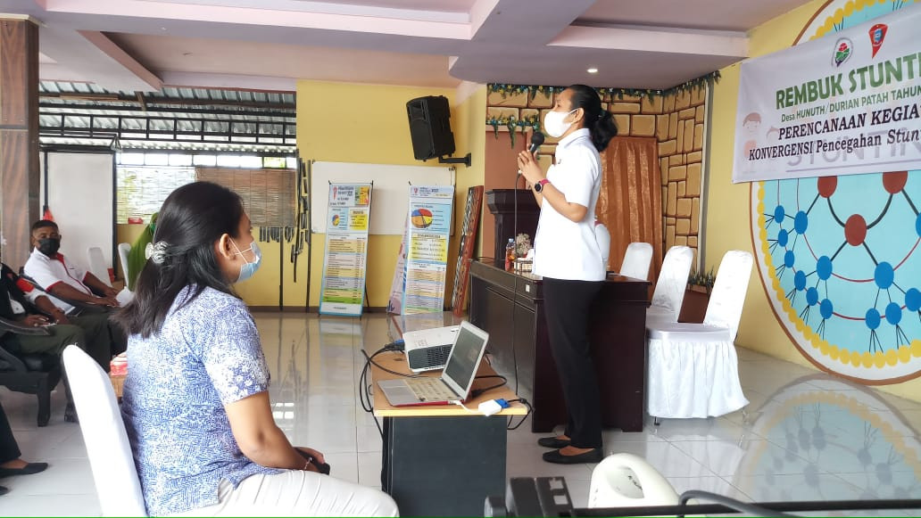 PENYAMPAIAN MATERI OLEH KEPALA DINAS PP & PA KOTA AMBON