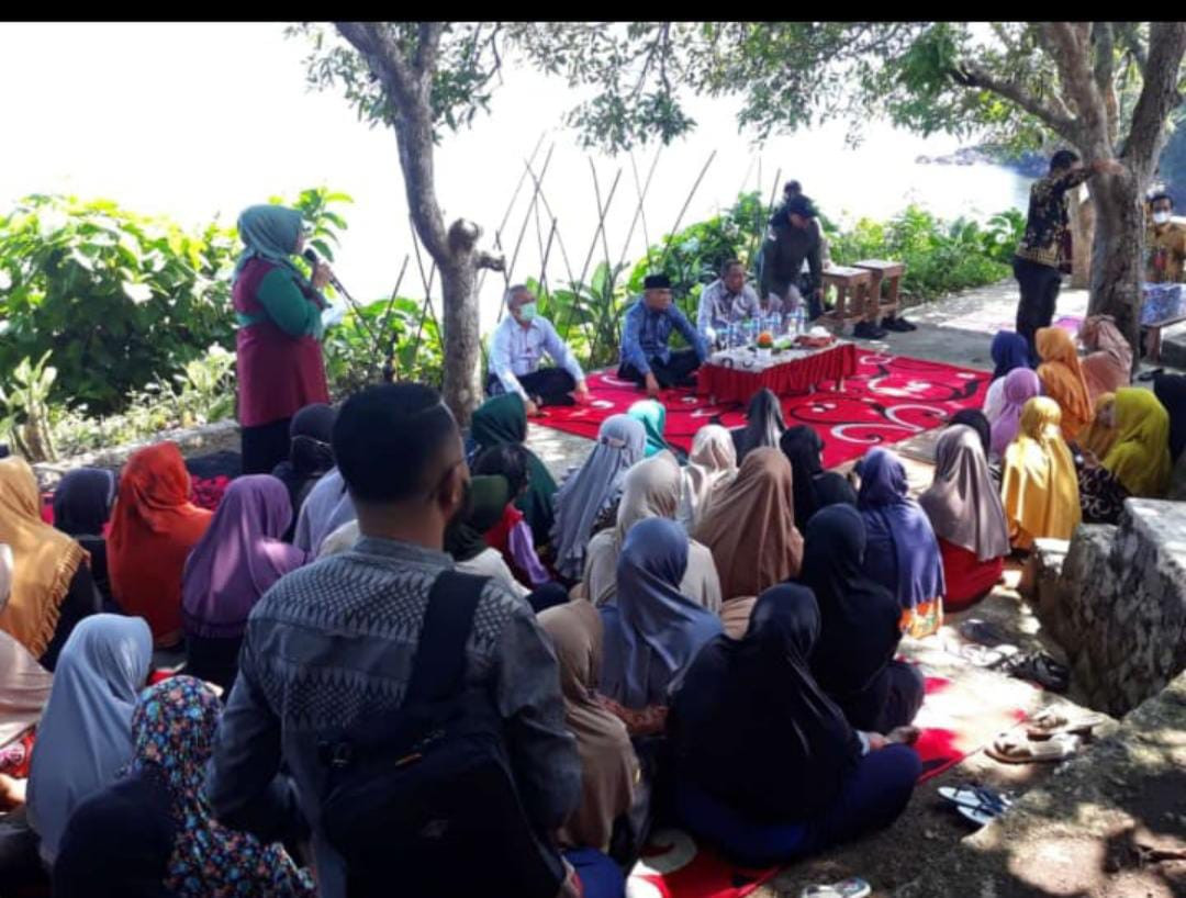 Tatap muka masyarakat Kampung KB Fomakudodara dengan Menko PKM