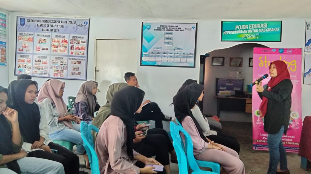 penyampaian materi  oleh penyuluh Ahli dari BNN Maluku utara kepada remaja anggota PIK