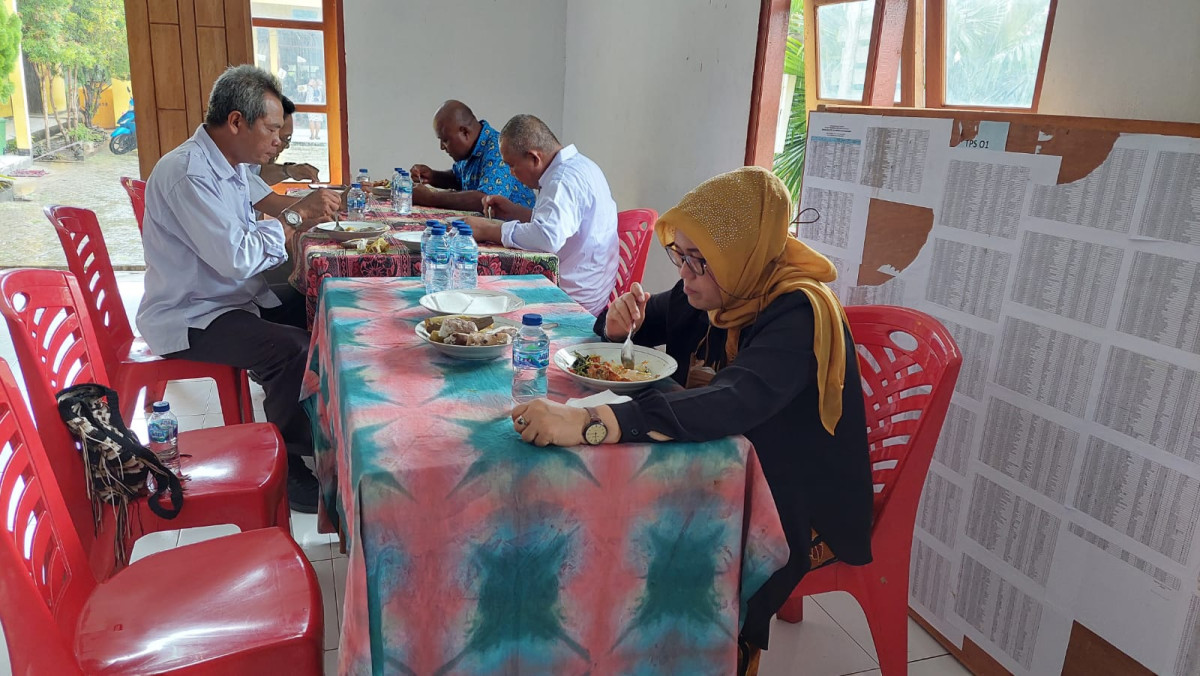 pembina wilayah bersama BKKBN Prov.Papua makan bersama