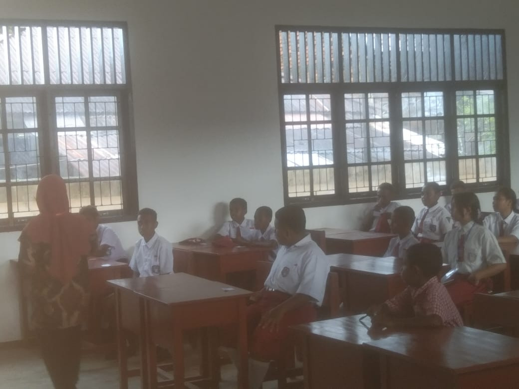 Penyuluhan kesehatan reproduksi kepada remaja