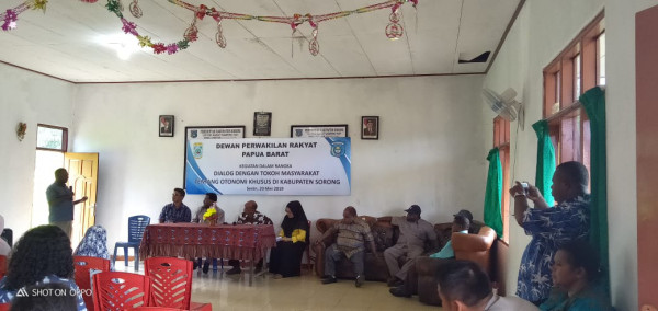 DPR Provinsi Papua Barat berdialog dengan Tokoh Masyarakat