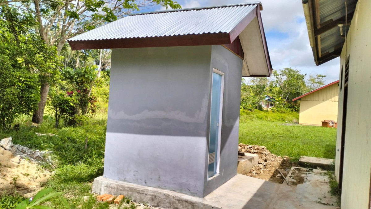 Pembangunan Jamban sehat di Pustu kampung Fafi